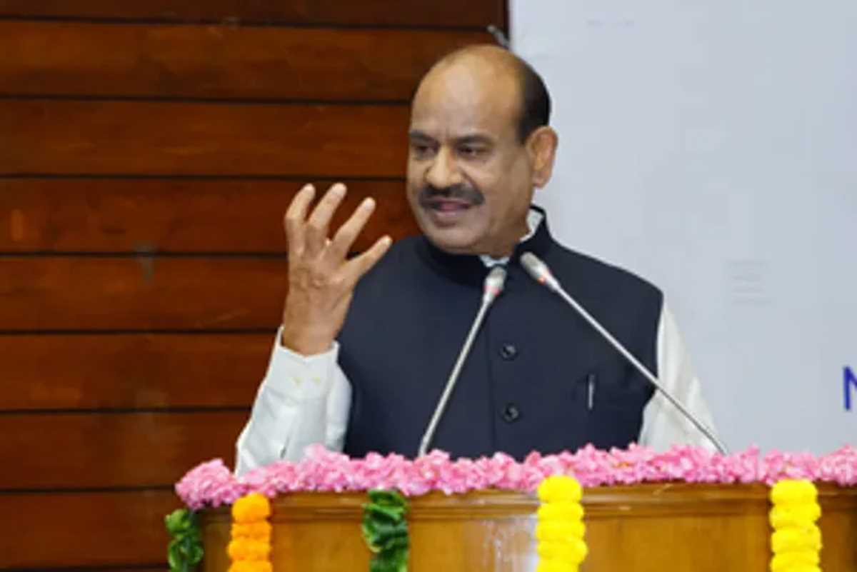 समाचारों की विश्वसनीयता और प्रामाणिकता आज संकट में है : लोकसभा अध्यक्ष समाचारों की विश्वसनीयता और प्रामाणिकता आज संकट में है : लोकसभा अध्यक्ष